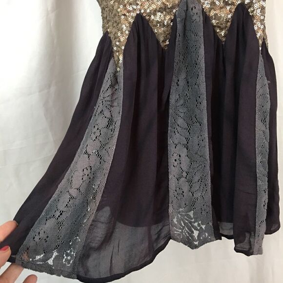 BKE Gold Sequin Chiffon Sleeveless Blouse Size Small - Picture 4 of 8